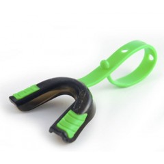 Mouth guard with strap / 3