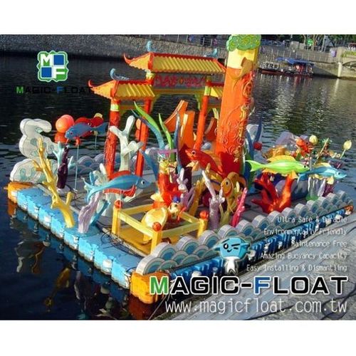 Lantern Display Pontoon / 2