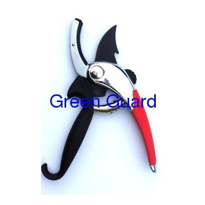 Heavy duty hand pruner