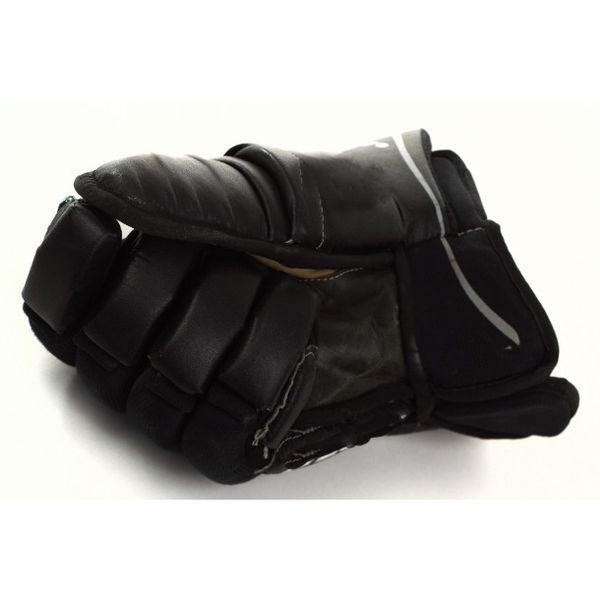 We are looking for Ice Hockey's Gloves. / 1