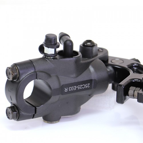 UNIVERSAL N-25 Iron Cast Brake Master Cylinder/ Right 15mm / 2